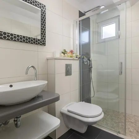 Villa Toni With Pool And Jacuzzi Makarska