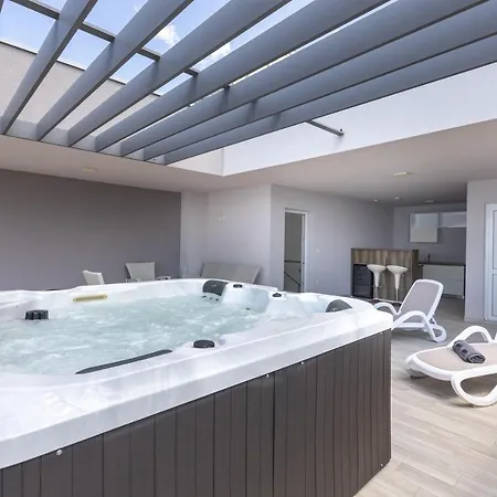 Toni With Pool And Jacuzzi Villa Makarska